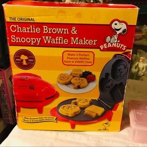 charlie brown and snoopy waffle maker